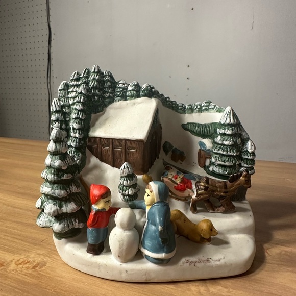 Weighted Christmas winter scene with trees and snowman - decor and candle holder - Picture 1 of 3